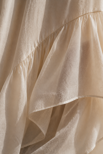 Abito lungo in chiffon con spalline e orlo asimmetrico