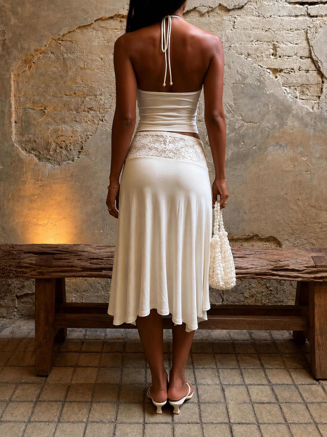 Completo con pizzo e gonna midi