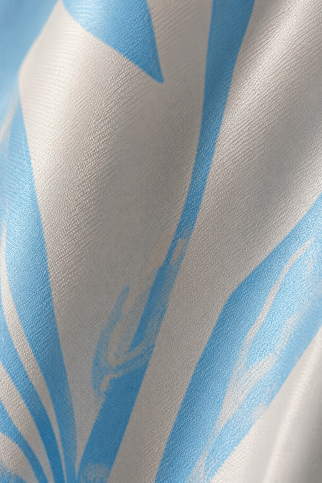 Completo estivo azzurro con pantaloni palazzo floreali